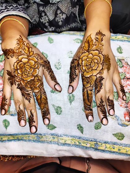 Hajira Mehendi Artist - Mehndi Art Classes & Workshops Flowing Floral & Arabic Designs photo 23