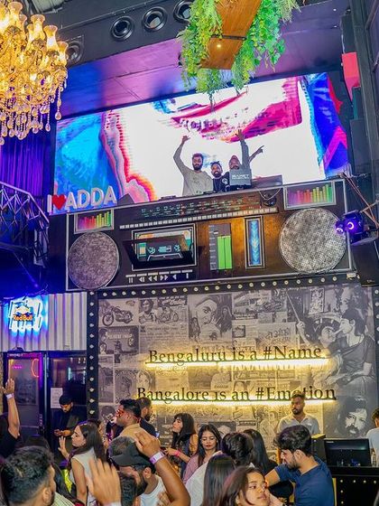 A full view of the multi-level club, with us on the giant boombox-shaped console.