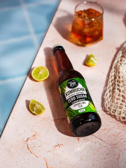 Creating a poolside vibe for this kombucha. The combination of a marble-like surface and a tile backdrop gives the impression of a relaxing summer day.