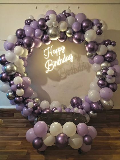 Modern Backdrops: Shimmer Walls & Neon Signs photo 14