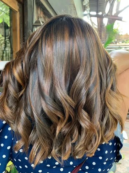 Another view of this glowing bob, showing how the light catches the beautiful, subtle highlights.