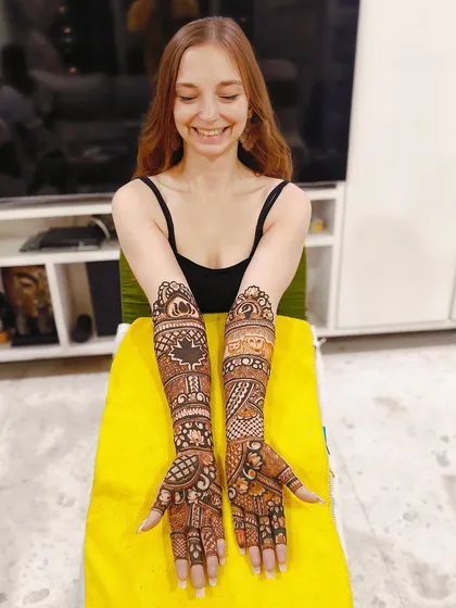 A beautiful smile from our client from abroad. We are happy to provide our services to clients from all over the world.