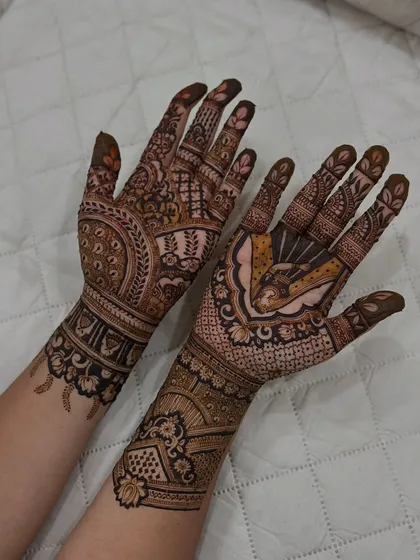 This student's work showcases a beautiful mix of styles, with one hand featuring a bold, negative space design and the other a more traditional pattern. This versatility is key for a professional artist.