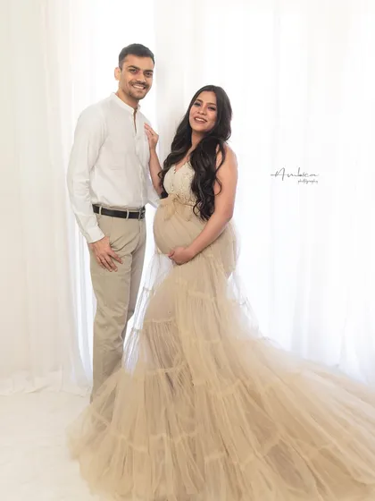 A slightly different pose, showing the couple's easy and natural connection. These portraits are all about capturing the love and excitement of this special time.