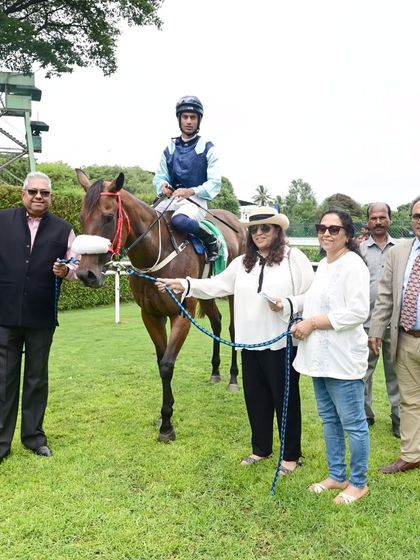 Meropi, winner of The H.H. Jayachamaraja Wadiyar Cup, with jockey P. Trevor and the owners.