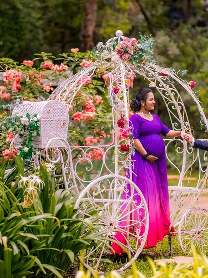 A fairytale maternity shoot by the Cinderella carriage, a perfect setting to celebrate the magic of new life.