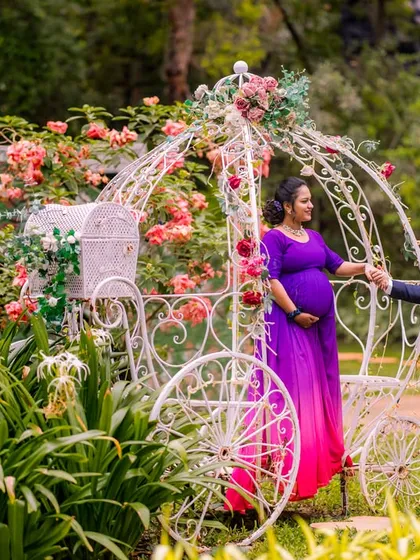 A fairytale maternity shoot by the Cinderella carriage, a perfect setting to celebrate the magic of new life.
