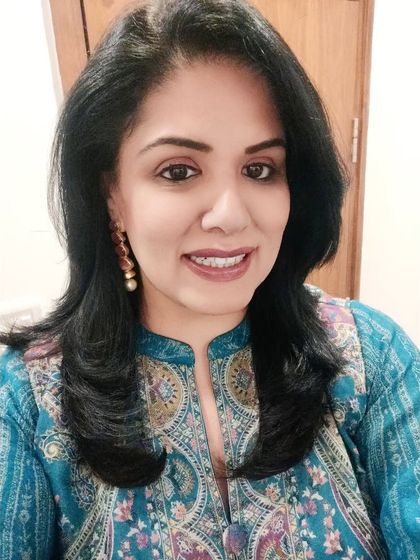 For a housewarming party on a cold winter night, I wore this teal trouser set with a beautiful paisley pattern. The rich colour and print make it festive and warm.