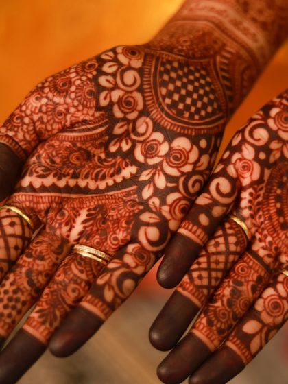 A close-up of the palm, showing the incredible detail that is still visible in the mature stain.