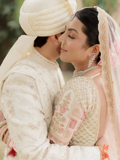 An intimate and tender moment from Nidhi’s morning wedding. Her minimal makeup look featured a soft, dewy finish and subtle definition, ensuring she felt comfortable and looked effortlessly beautiful.