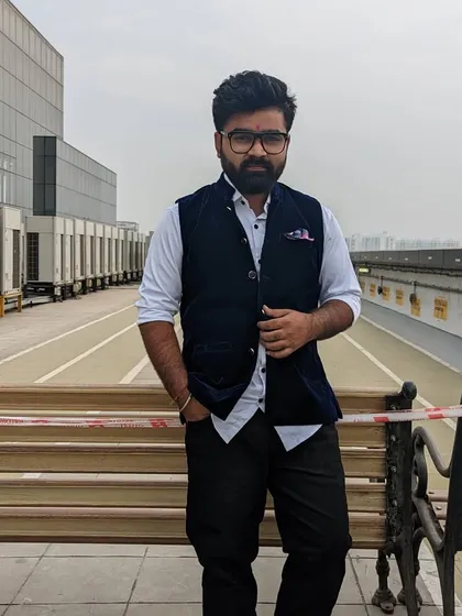 Dressed and ready for a live show in Pune. Good manners and good dressing go hand in hand.