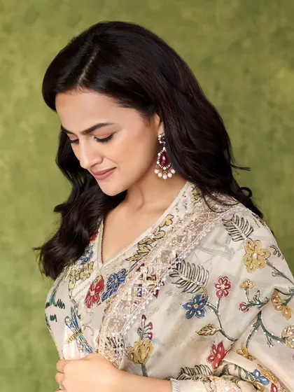 I styled Shraddha Srinath in this beautiful floral printed suit by Archana Jaju for interviews. The hand-painted feel of the fabric gives it an artistic and unique touch, perfect for a sophisticated daytime look.