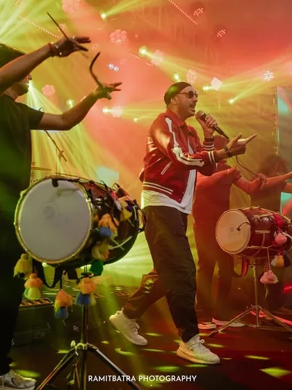 The energy of a wedding is electric, especially when the legendary Sukhbir gets the party started. This shot from a high-energy Sangeet in Goa captures the vibrant atmosphere and unforgettable performances that make big celebrations so special.