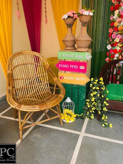 I love adding fun, directional signs to my decor. This corner of the Mehndi setup guides guests to "Khao Piyo" and "Photo Shoto," adding a playful touch.