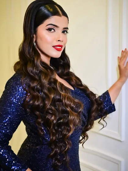 A glamorous party look featuring a sparkling blue dress. I created a classic Hollywood wave hairstyle and paired it with a bold red lip and winged eyeliner for a timelessly chic result.