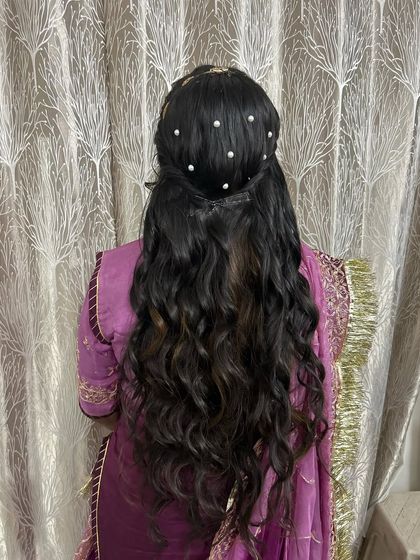 Vibrant Haldi & Mehendi Looks photo 21