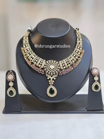This AD set features a unique combination of ruby and green stones, giving it a very royal look.