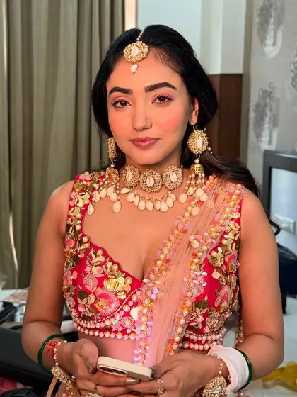Neha, looking effortlessly beautiful. This shows that you don't always need heavy makeup to make a statement.