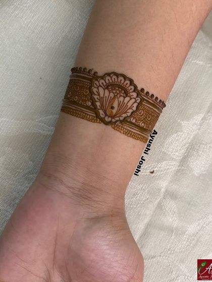 A simple yet elegant wrist band design featuring a lotus.