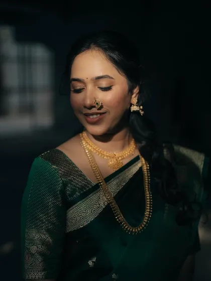 The saree was regal, the moment was grand. I chose soft glam with luminous skin to let her beauty lead the way in this stunning green saree.