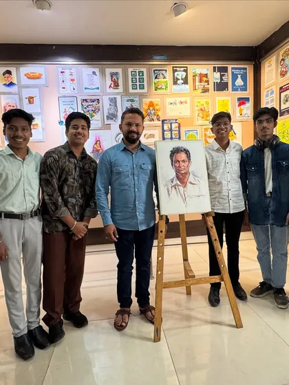 More students who stayed back to discuss the artwork and take photos.