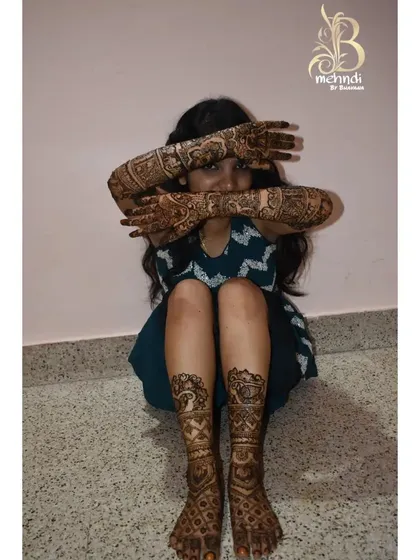 A duplicate of the client with matching hand and feet mehndi.