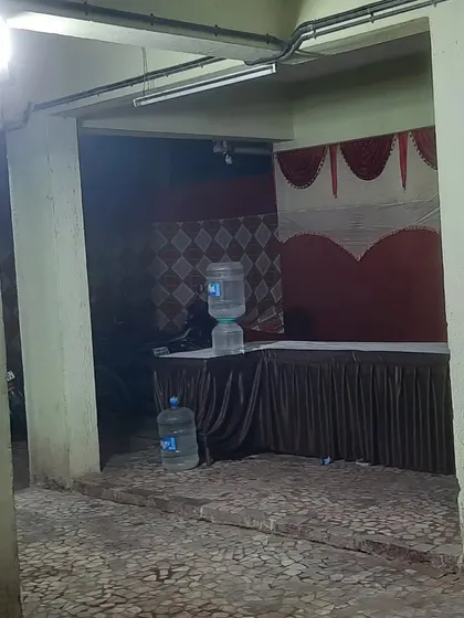 Even in compact spaces like a building's parking area, we can set up a functional service station. Here, we arranged a table for food and a water dispenser for guest convenience.