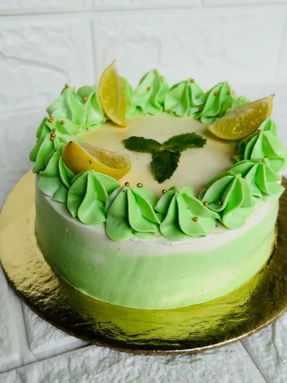 Beat the summer heat with our refreshing Mojito Cake. It's made with a fresh vanilla and mint sponge, layered with cream cheese and a zesty mint-lemon curd, all infused with Bacardi Limon rum for that classic cocktail flavor.
