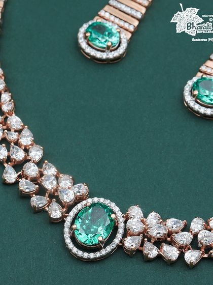The iconic Emerald Glow set, radiating pure luxury. This necklace features a central oval emerald surrounded by a cascade of pear-shaped diamonds, creating a classic yet contemporary statement.