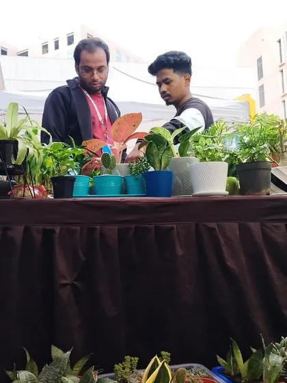 Another busy moment at the pop-up stall. My team and I are always ready to help customers pick out their favorite plants and pots from our curated event collection.