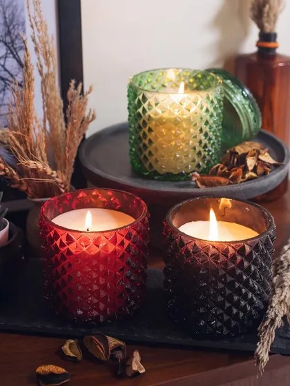 Our diamond-cut jar candles add a touch of vintage glamour to any room. The textured glass catches the light beautifully, creating a dazzling effect that enhances the warm glow of the soy wax candle within.