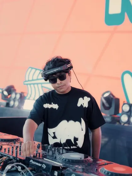 A close-up from my Day 1 set at Zomaland. These big gigs are what I live for, and I'm always ready to bring my A-game.