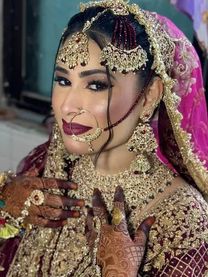 This royal bride looks stunning with her complete look. The makeup, jewelry, and outfit all work together to create a truly majestic appearance.