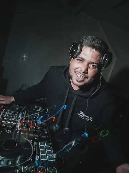 A fisheye view of me at the controls, ready to drop the next banger.
