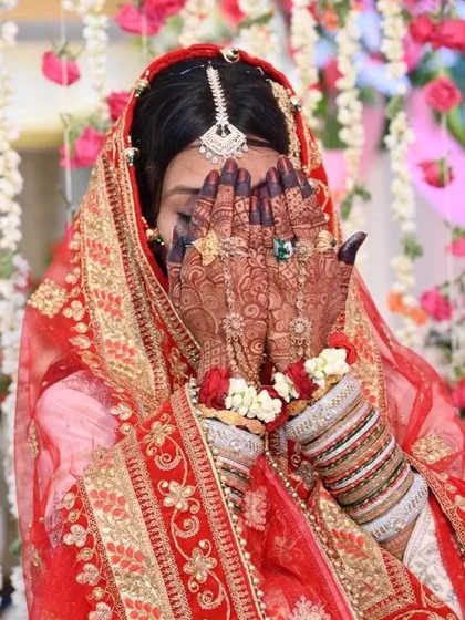 Capturing the beautiful moments of a bride on her wedding day is a joy. Her intricate henna, with its deep, dark stain, is the perfect accessory for her stunning bridal look.