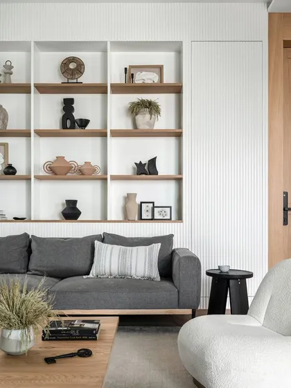 The remarkable 11-foot ceiling height in this residence is a rarity in Mumbai. We elevated the doors to 9’6” and used white oak veneer to bring an inviting warmth to the space.