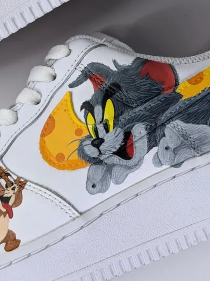 A detailed close-up of Tom and Jerry. I used a style that's a mix of the classic cartoon and the modern movie, and I'm really happy with how clean it turned out.