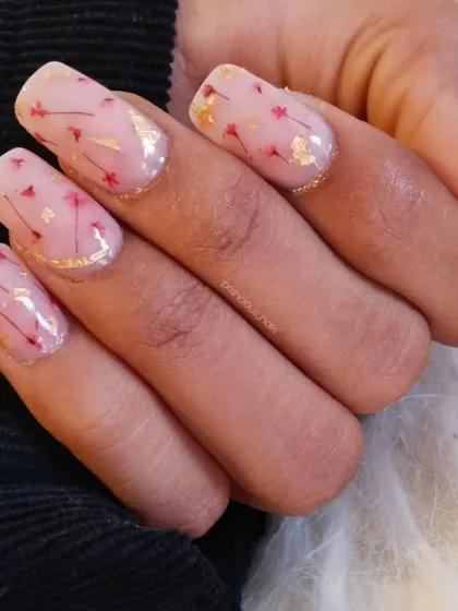 Another view of the encapsulated dry flower nails. This technique creates a stunning, dimensional look that's perfect for a romantic or bohemian vibe.