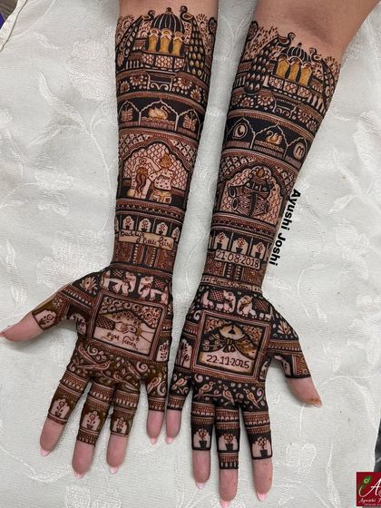 A darker, more contrasted photo of the mother-daughter bond mehendi, showing how the design looks as the henna paste begins to dry.