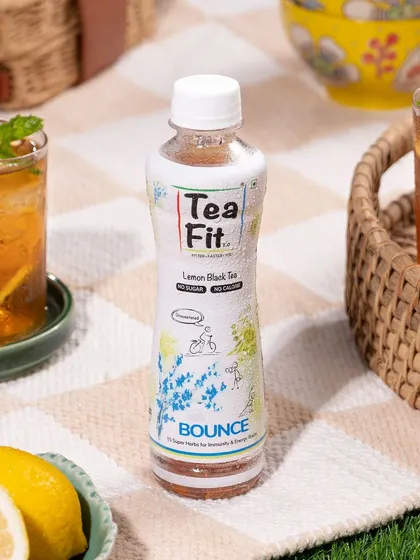 A picnic-themed shoot for Tea Fit iced tea. I used a checkered blanket, fresh lemons, and mint to create a refreshing outdoor scene perfect for a hot summer day.