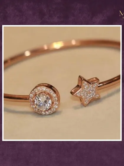 This open cuff bracelet with a star and a solitaire is perfect for those who love a touch of playful charm in their jewellery. It's great for stacking or wearing alone.