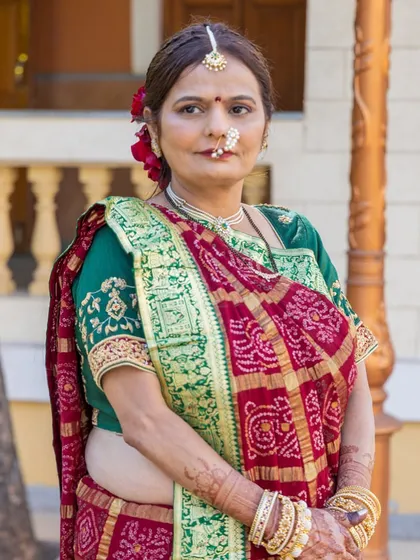 I believe everyone in the bridal party should feel their best. Here, I created an elegant and age-appropriate look for the mother of the bride, using techniques that enhance her features gracefully for a sophisticated and celebratory appearance.
