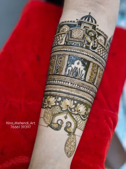 This is an example of a full bridal forearm design that my students learn to create. We break down how to structure complex patterns, combine different motifs, and ensure the final piece is balanced and beautiful.