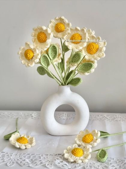 Shikha Agarwal - Crochet Flower Bouquets & Arrangements Sweet Daisies & Classic Roses photo 6