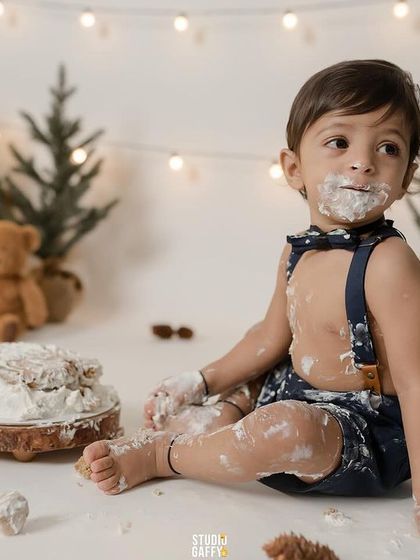 Another adorable messy moment from the woodland cake smash.