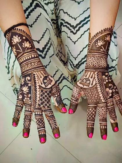 A clear, top-down view of the lotus back-of-hand mehandi.