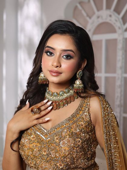 This shot showcases the beautiful antique gold jewellery and the complementary warm-toned makeup.