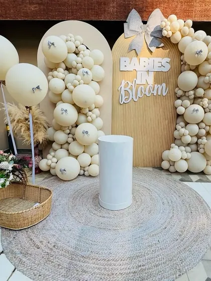 For a trendy and serene celebration, we designed this 'Babies in Bloom' boho-chic photo booth. The neutral balloon arches, pampas grass, and natural textures create a calm and beautiful aesthetic, perfect for a modern baby shower.