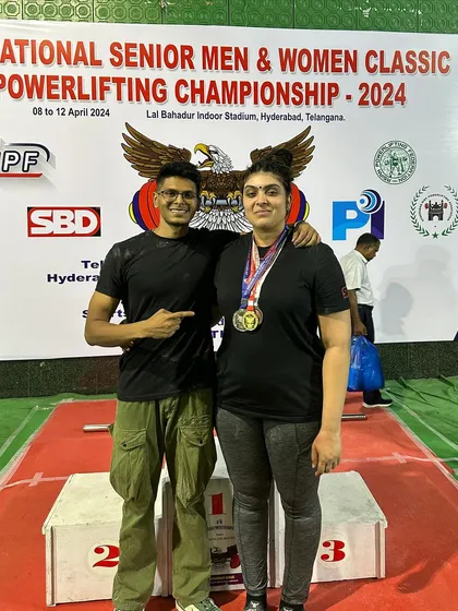 Celebrating a silver medal with Pooja at the National Championship. She set a new national deadlift record and added 20kg to her total, all while battling a chronic illness. This is the result of a strong mind and a smarter training approach.