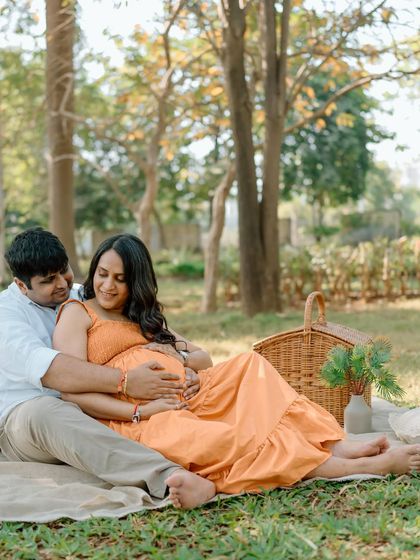 A relaxed picnic in the park, just the two of them, dreaming of three. These casual outdoor sessions are all about capturing your authentic connection.